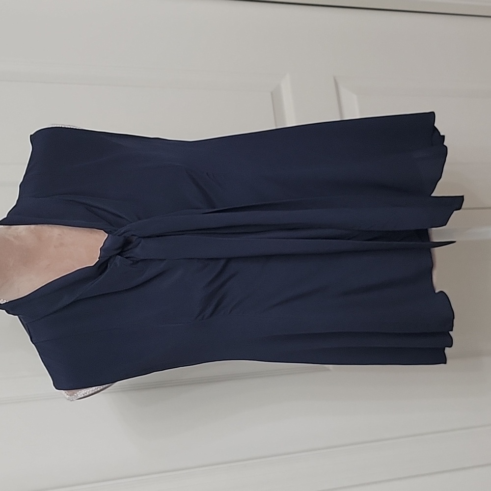 Hallie Sara, Size 6, 100% Silk. Navy Blue Sleeveless Tie Neck Blouse